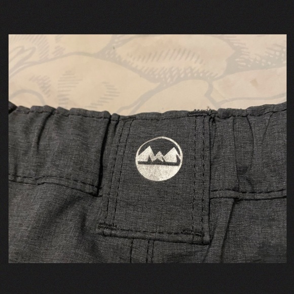 Boys Cargo Shorts - Adorable Pre-Loved Condition - Picture 3 of 5